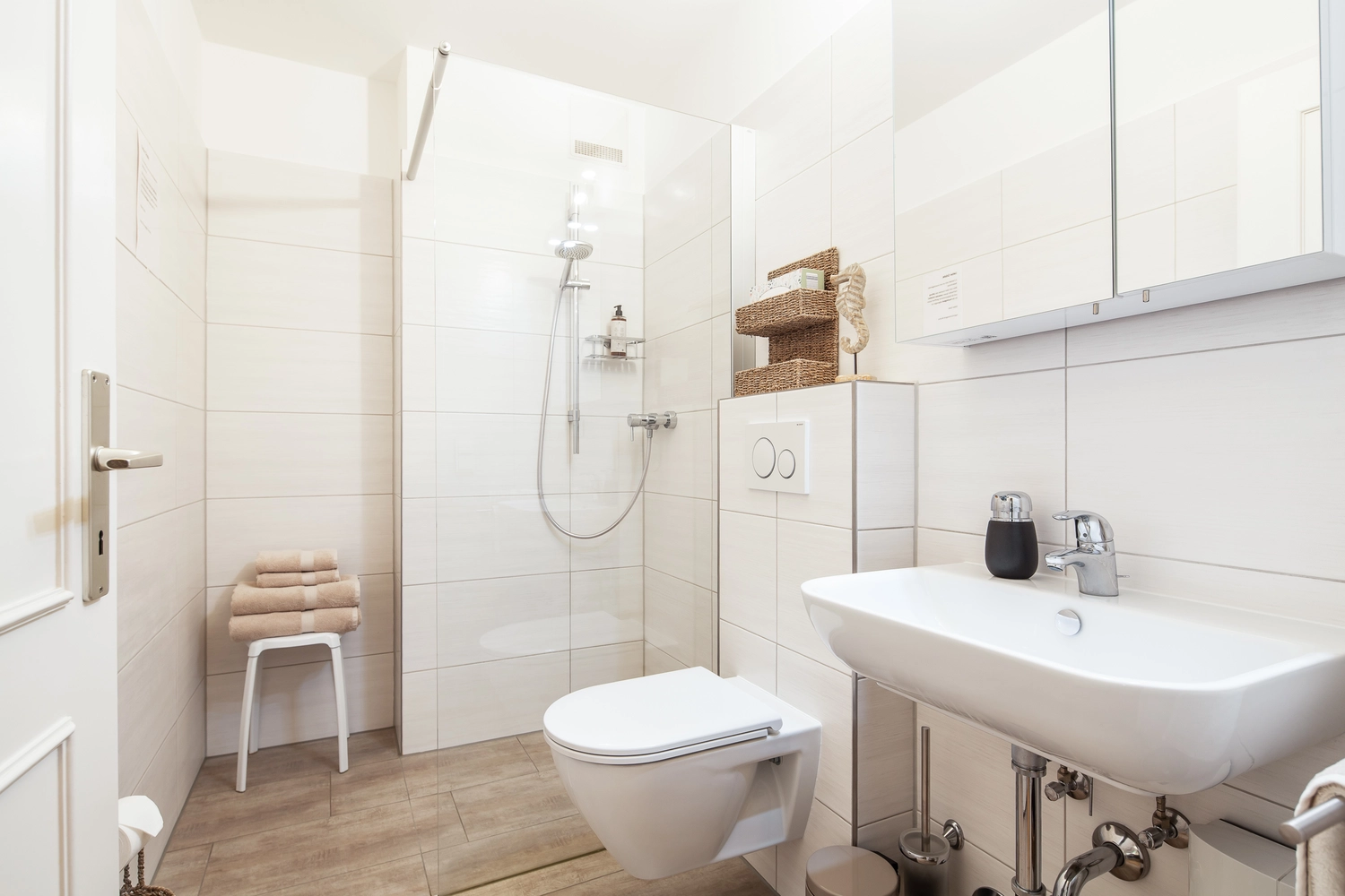 Barrierefreies Bad mit ebenerdiger Dusche